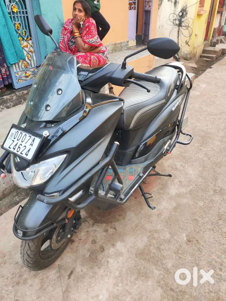 7-8 months old vehicle. No scratch