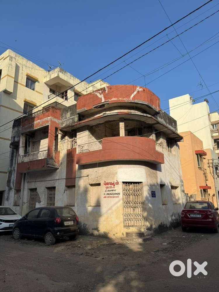 Corner house 128 var,90000 per var bhav negotiable