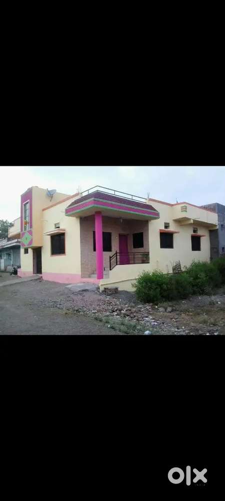 Only 2 room available, 2 room me already ek family hai,kallam,diksal.