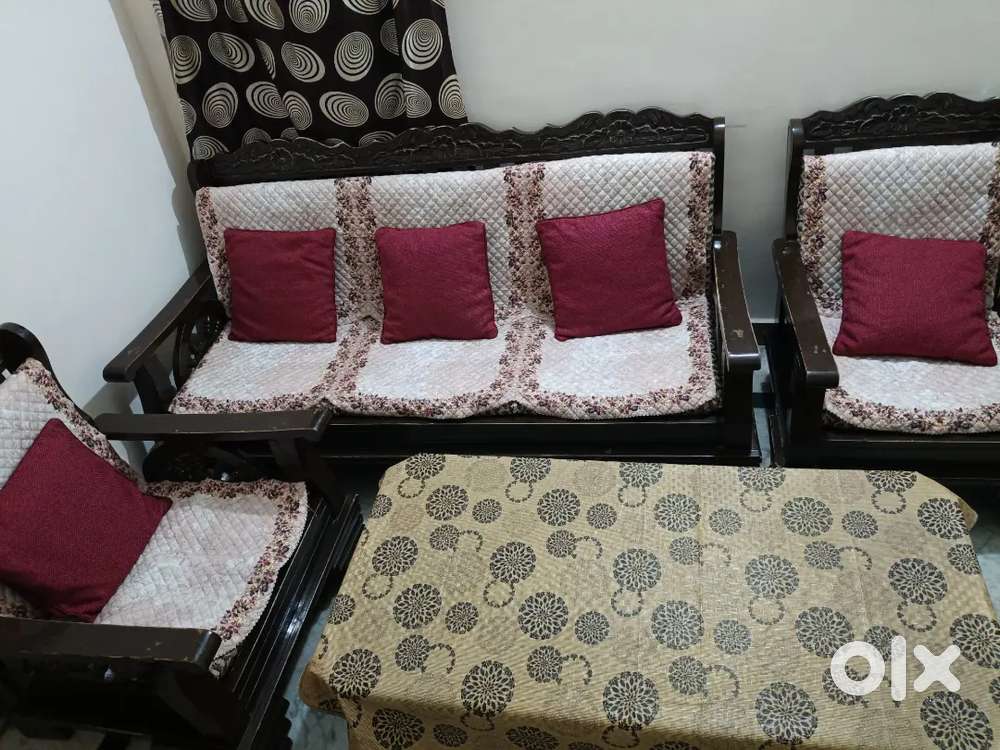 5 sitter wooden sofa set with table and matters