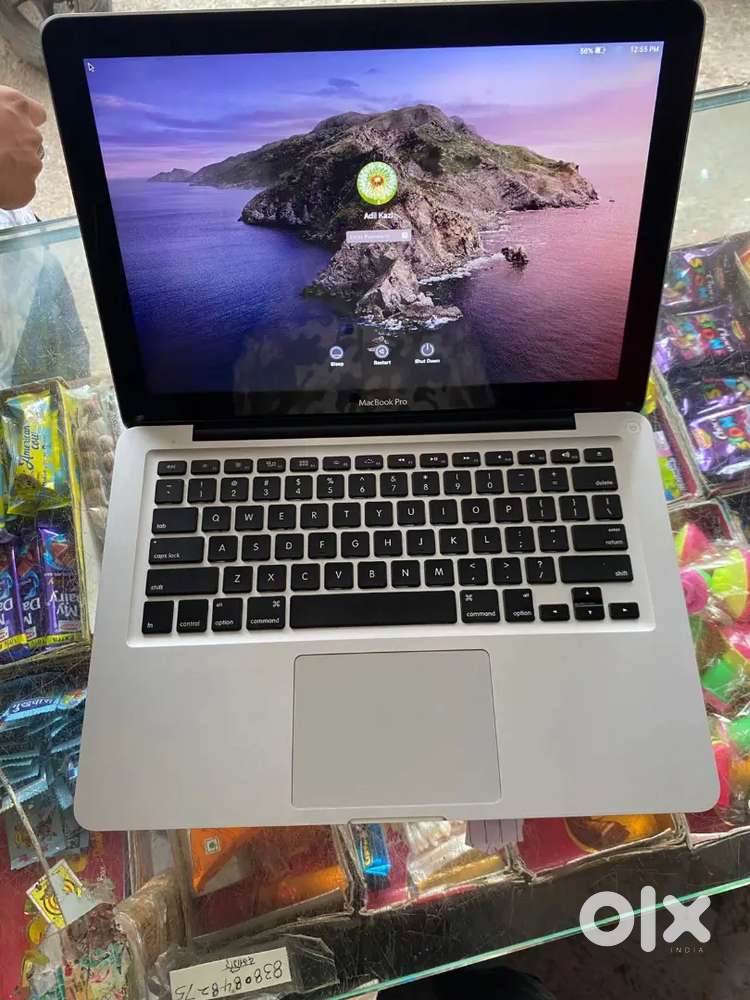 Mac book pro 4gb/256gb display piece
