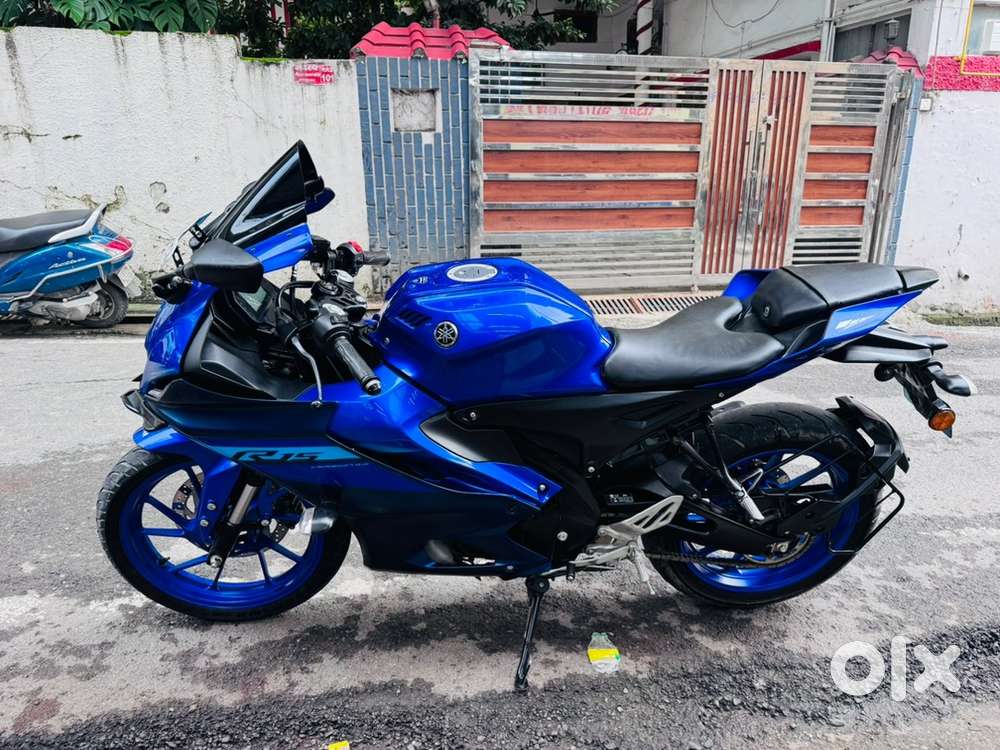 YAMAHA R15 V4 2024 MODEL KM 9000 FIRST OWNER 90% loan facility