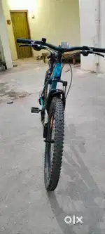 24 gears and 7 speed gear box and both disc brakes
