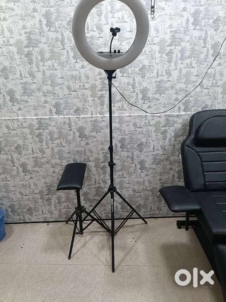 Ring Light (Digitek) 18inch @  5000/-