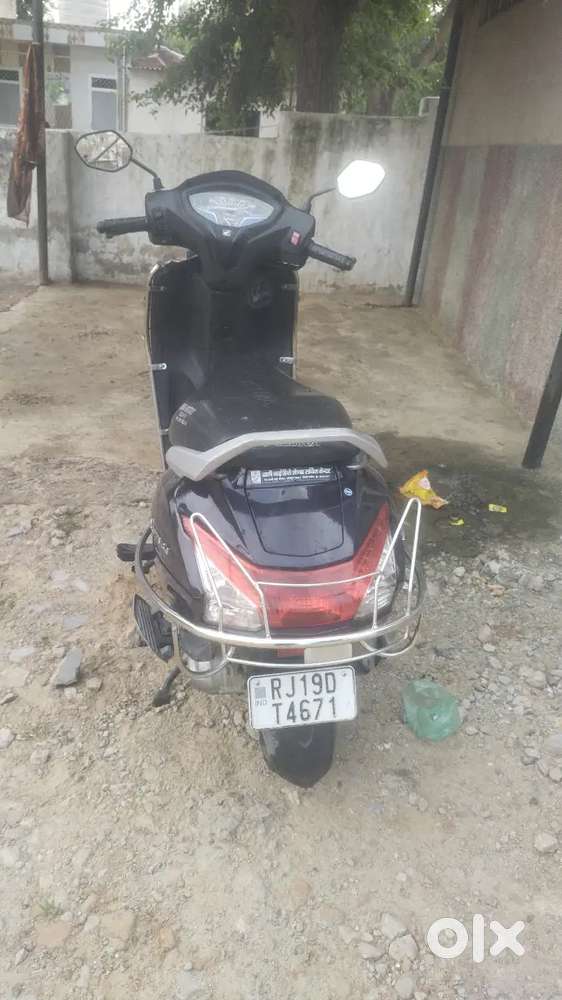 Ghar pe padi he gadi use nahi aari sell karni he