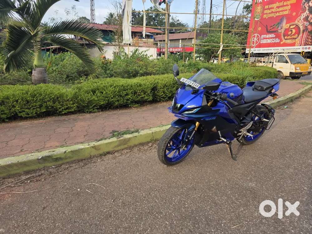 Yamaha v4 blue