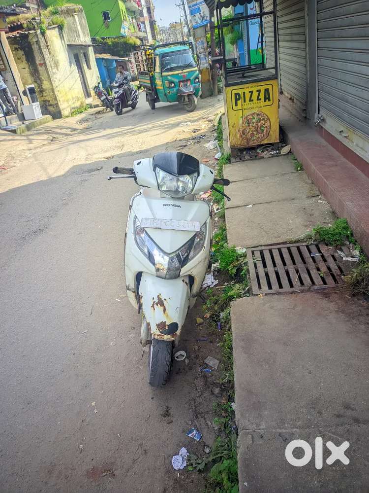 Activa 125 Honda  white colour