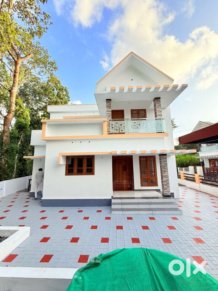 PUTHUPPALLY -NJALIYAKUZHI- 3 Bhk HOUSE FOR SALE