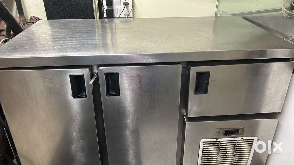 Working table with undercounter chiller