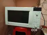 Lg microwave in mint condition in convention model