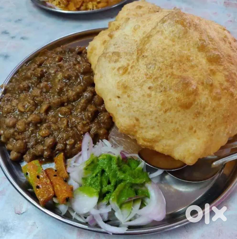 मुझे छोले भटूरे का एक कुशल कारीगर चाहिए हो सके तो हेल्पर भी साथ में हो