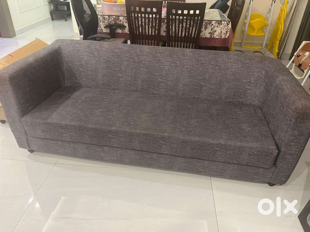 3+2 sofa with centre table