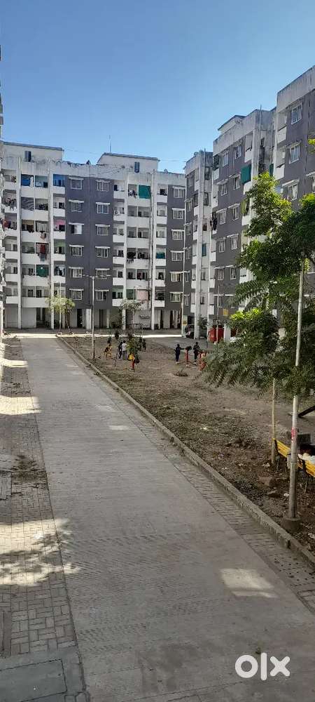 1 room partner chahiye