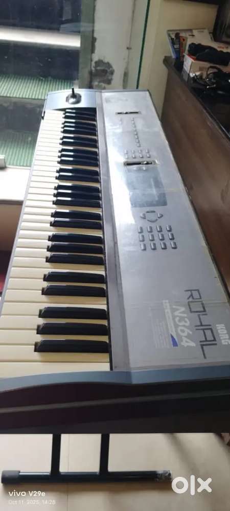 N364 korg work station with flight case