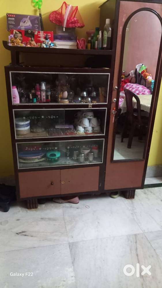 Strong Wooden & Glass Showcase Cabinet – Excellent Condition  ₹3k fix