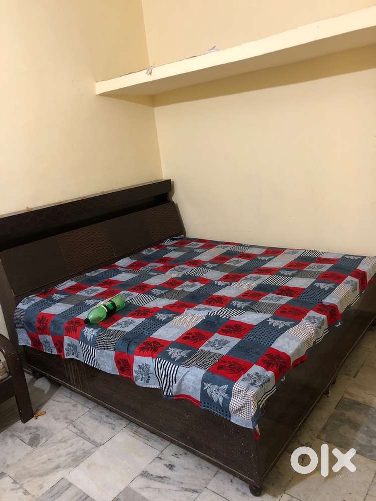 Urgent room rent for girls