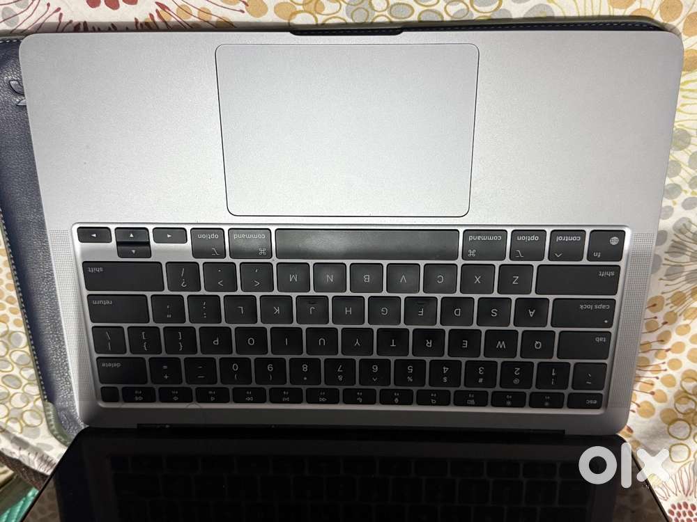 MacBook Air M1 8-256gb with bill box and charger