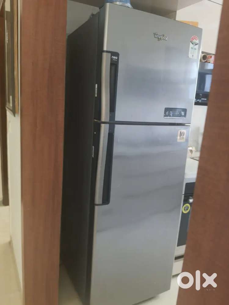 Double door refrigerator