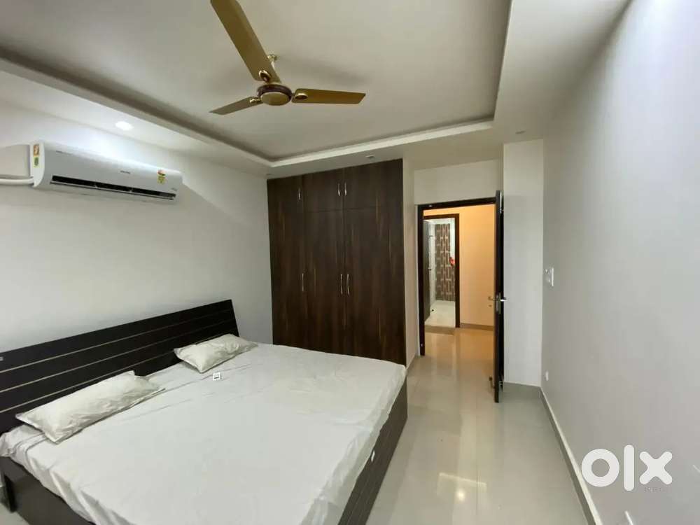 Very prime location hazratganj OLD LDA SHARMA CHAI WLA HOTEL FOR RENT