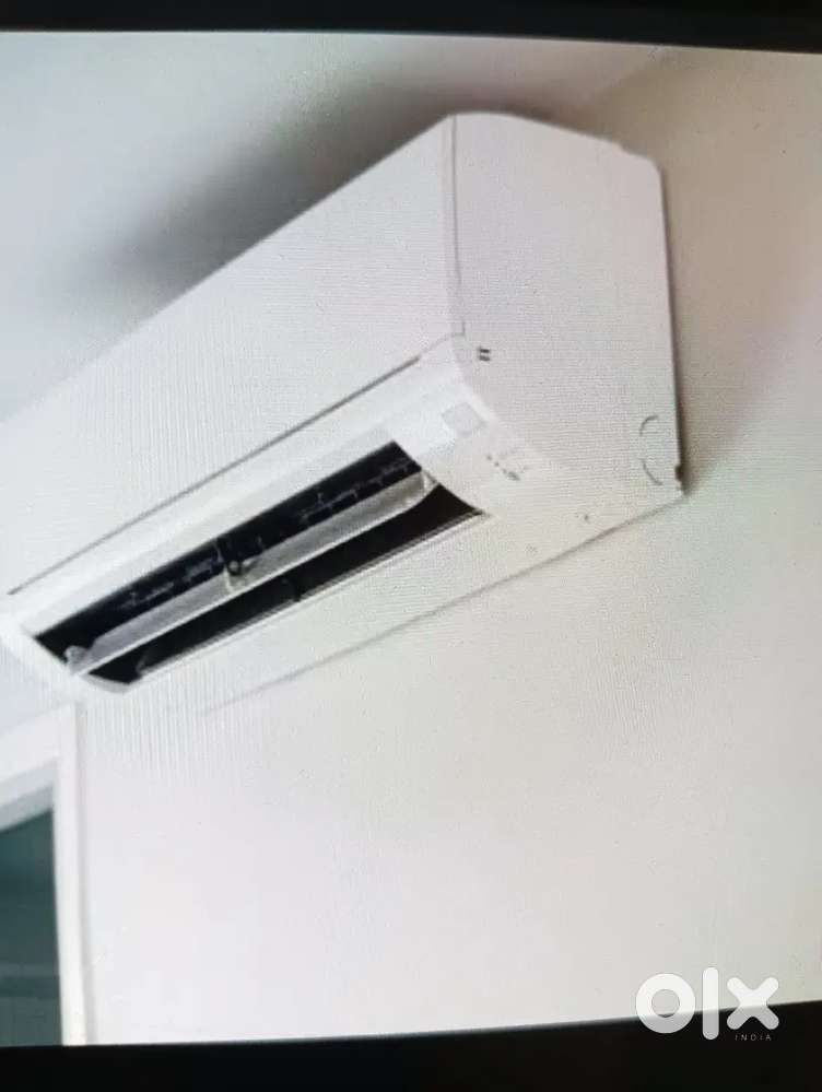 RARELY USED AIR CONDITIONER FOR SALE AS SELLING FLAT.