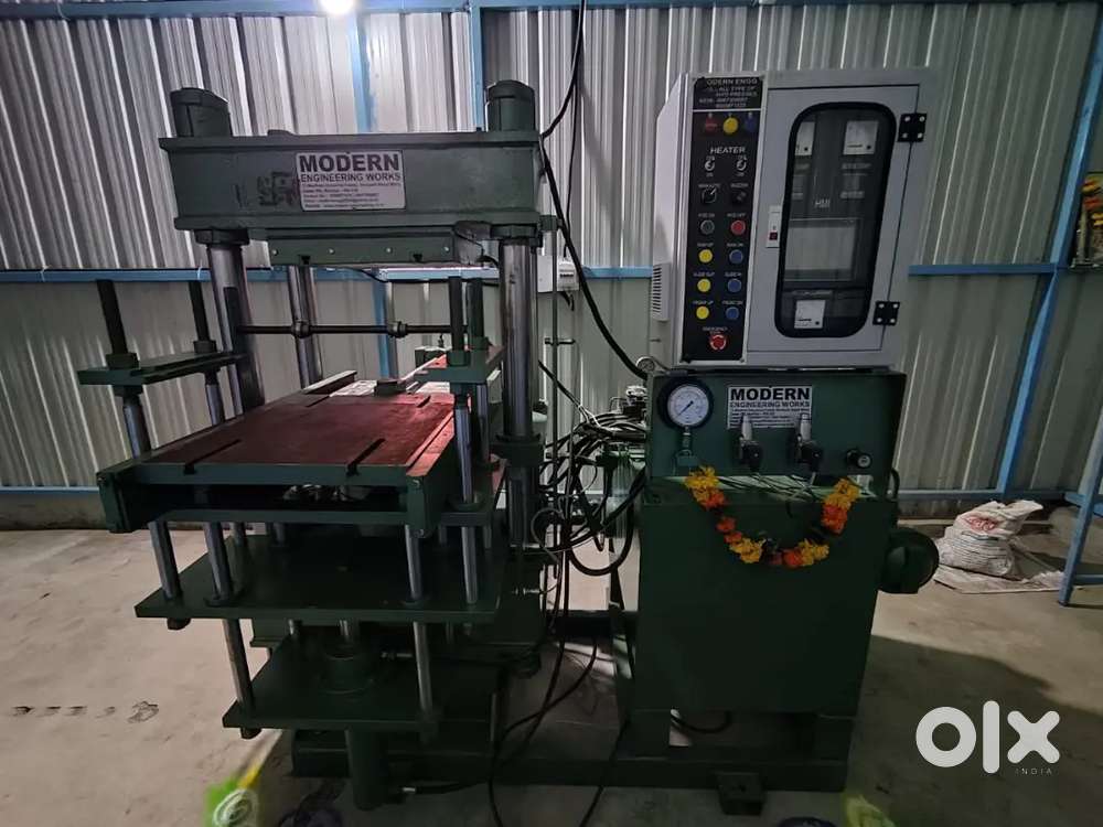 Molding machine ...fully automatic