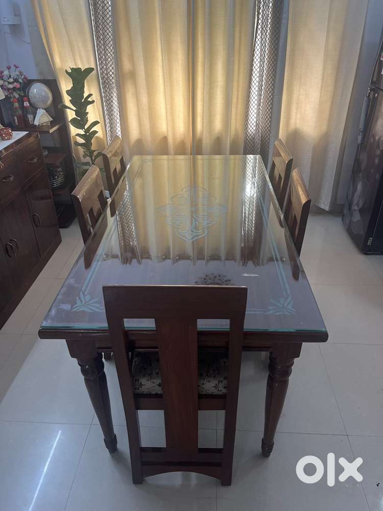 Dining table with 6 chairs