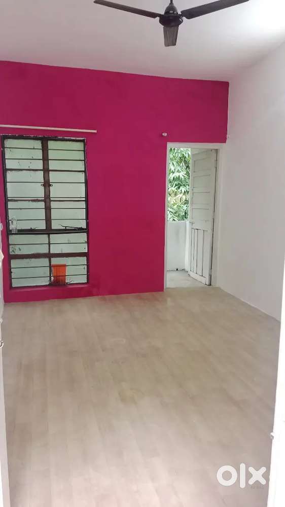 RK  FLAT NALSTOP NR HALL KITCHEN FLAT