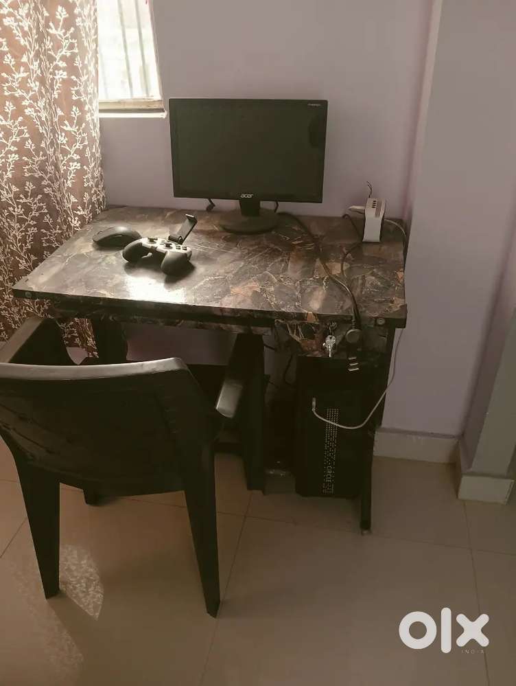 COMPUTER WITH ACER MONITOR