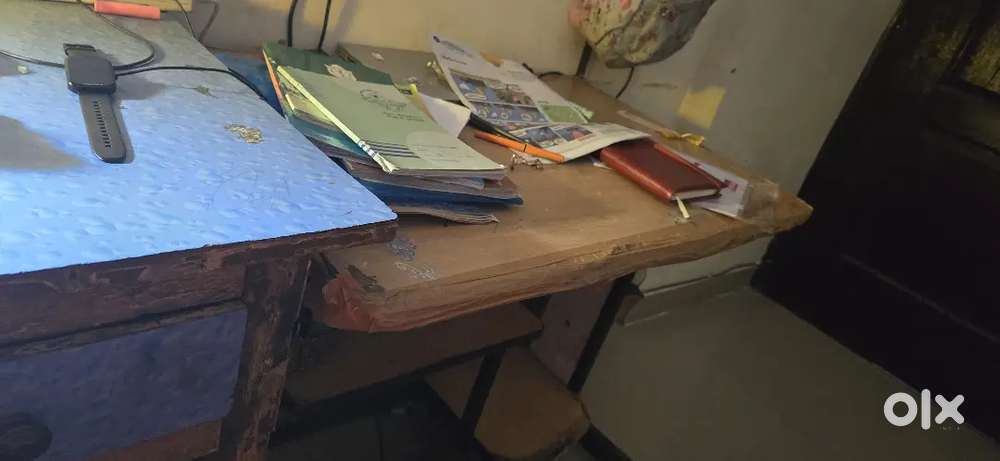 Computer table