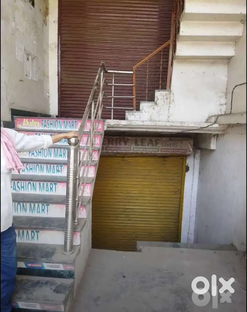 Hall khali h for shop, restaurant, spa, office, etc.