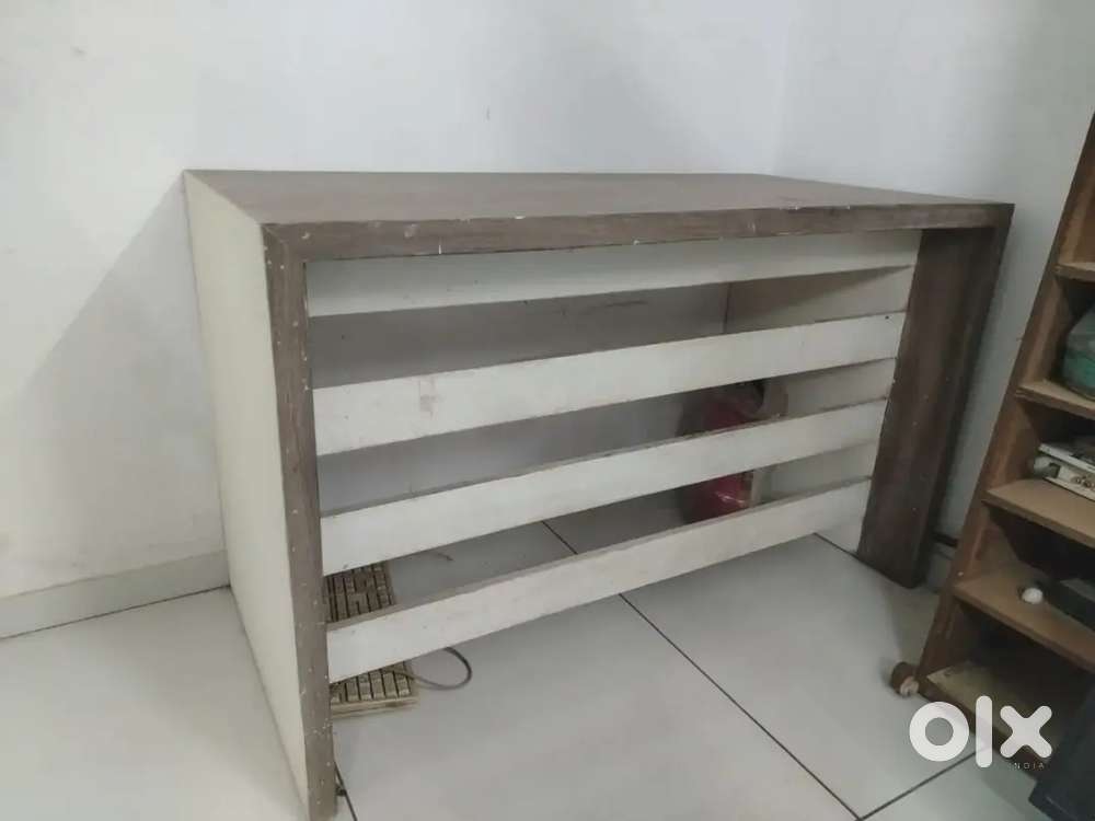 Office desk, study table, or computer desk.