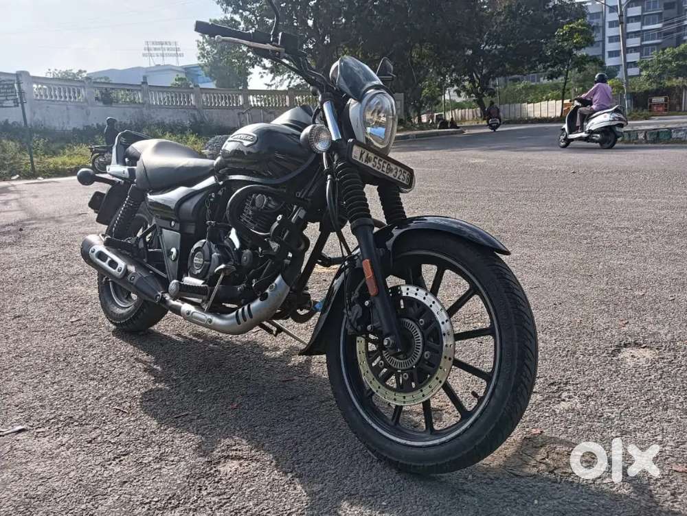 BAJAJ AVENGER 160 STREET.
