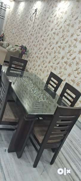 DINING TABLE 6 SEATER