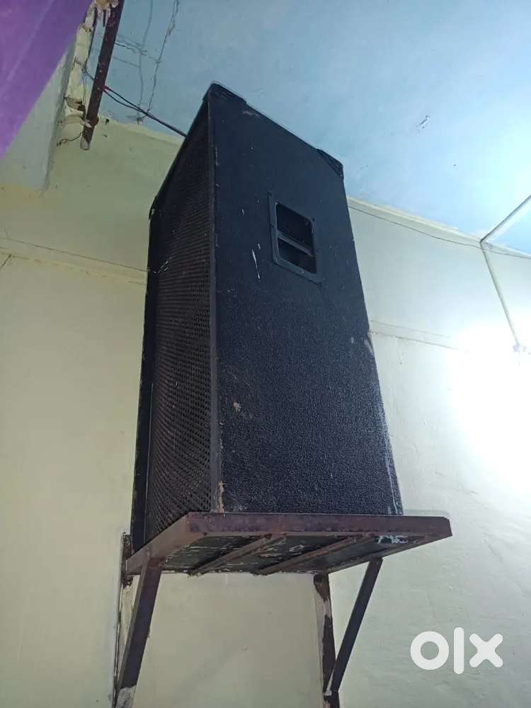 600W speakers + amplifier + mixer with 2 mics