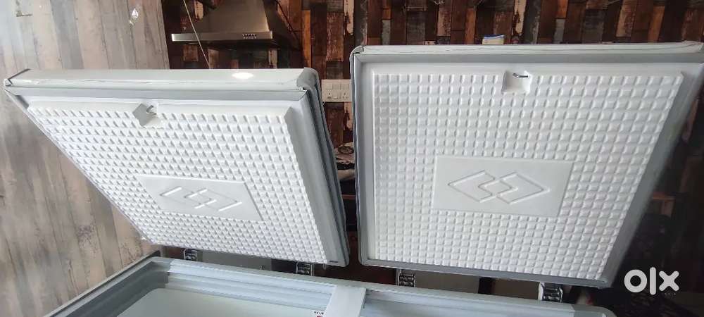 Commercial ice cream freezer