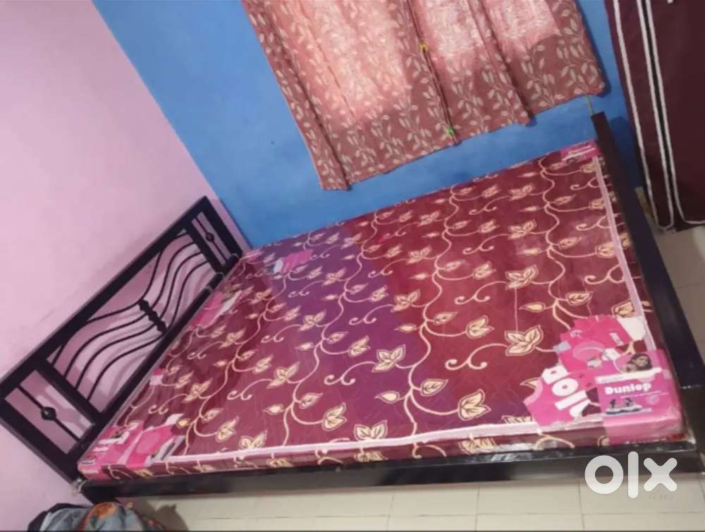 Queen size bed with mattress