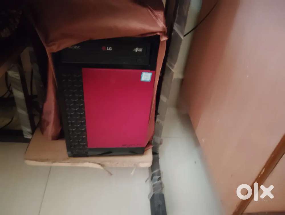 Computer desktop and stabilizer