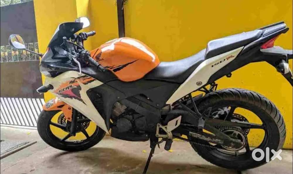 Honda CBR150R orange Thailand  edition Good condition full sporty look