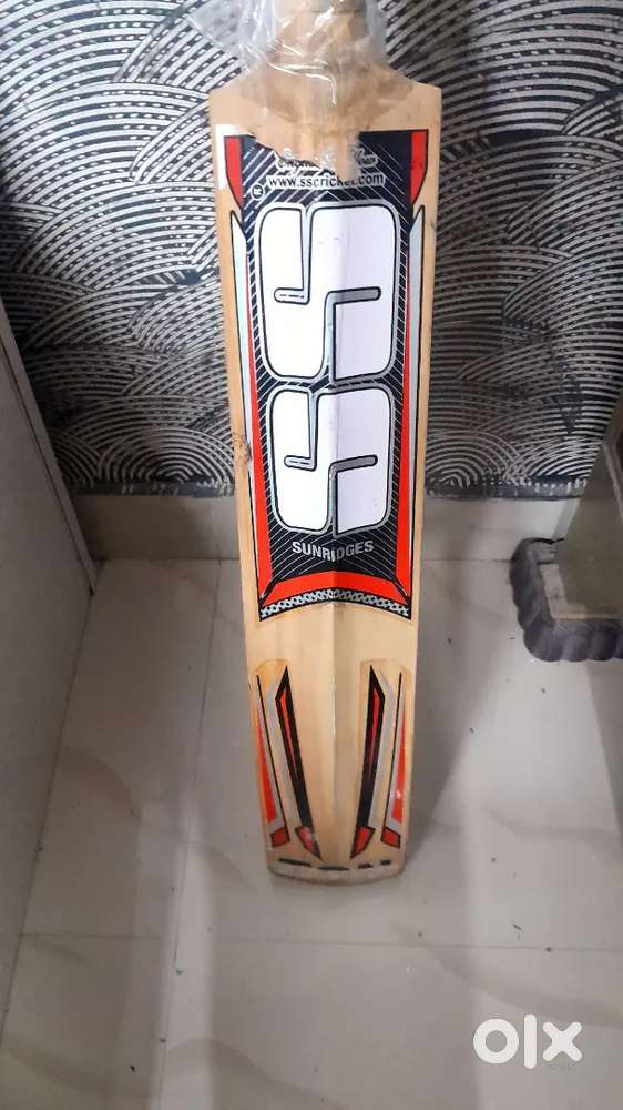 URGENT SELLING !!!    Orignal ENGLISH-WILLO SS CRICKET BAT