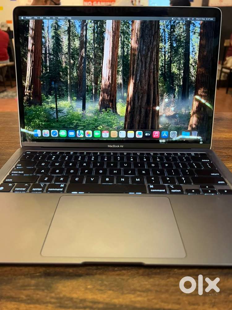 Macbook M1 2020 13 inches 8gb/512gb Pristine condition with charger