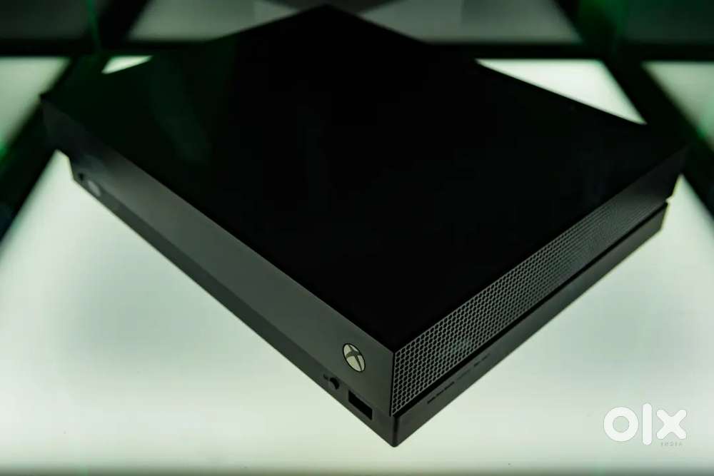 Xbox with 5 cd