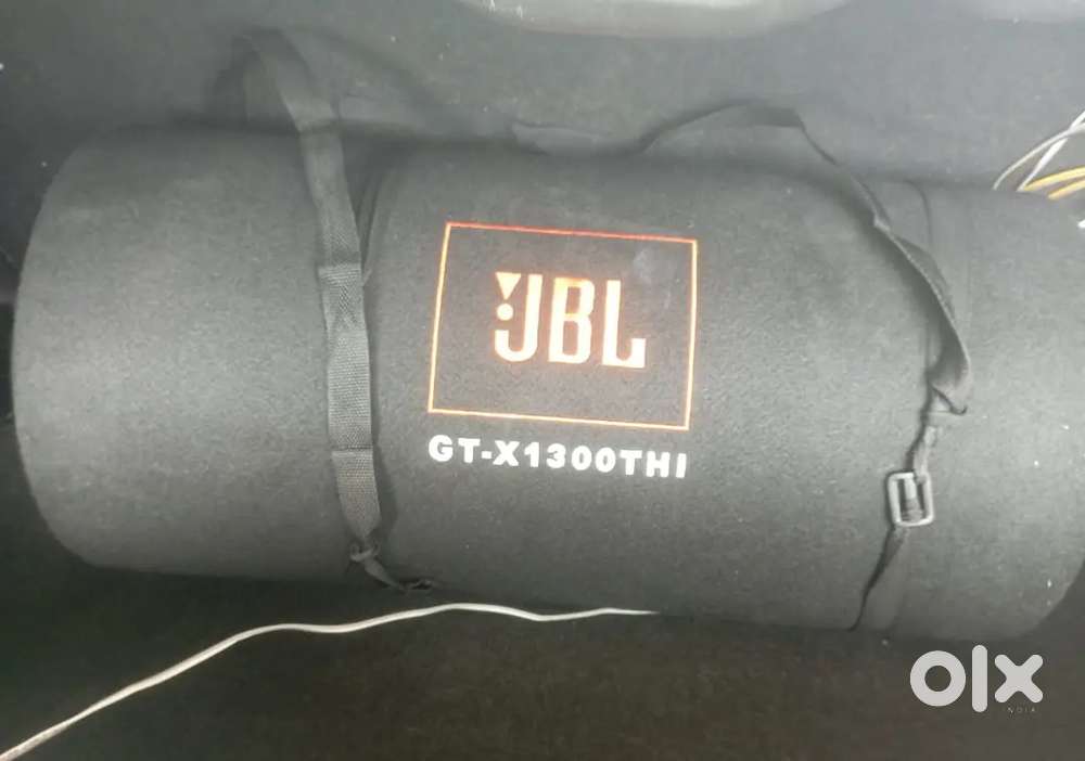 Jbl base tube 1300watt +2 jbl speaker 450watt + s&b v12 6800watt  Amp