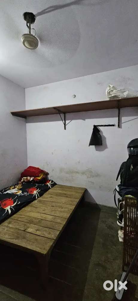Room partner ki zaroorat hai.