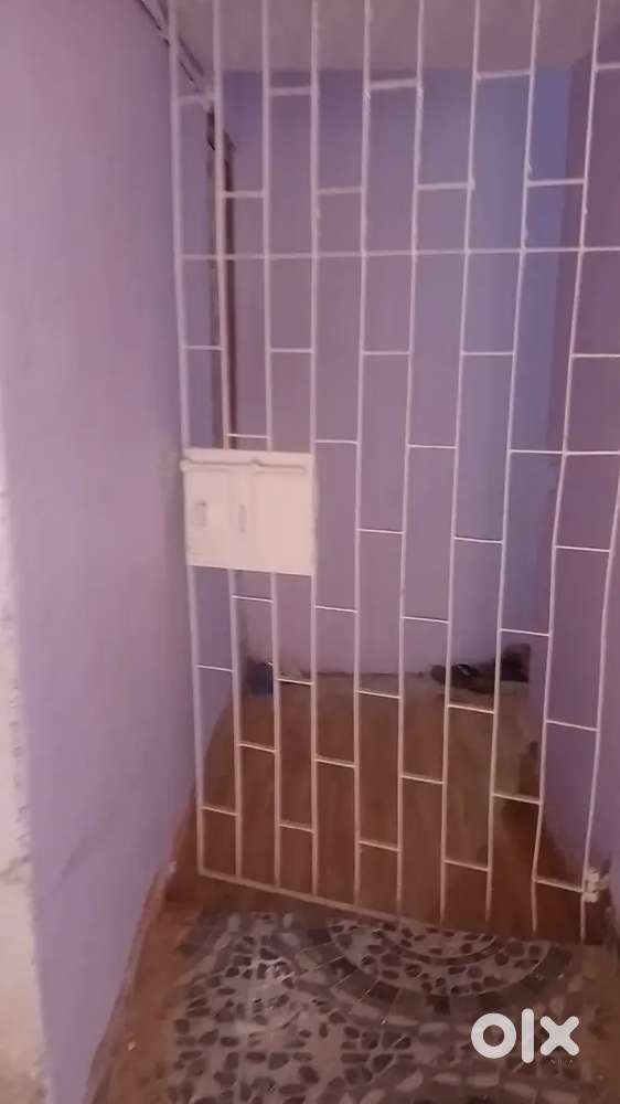 2 bhk room for bachelors