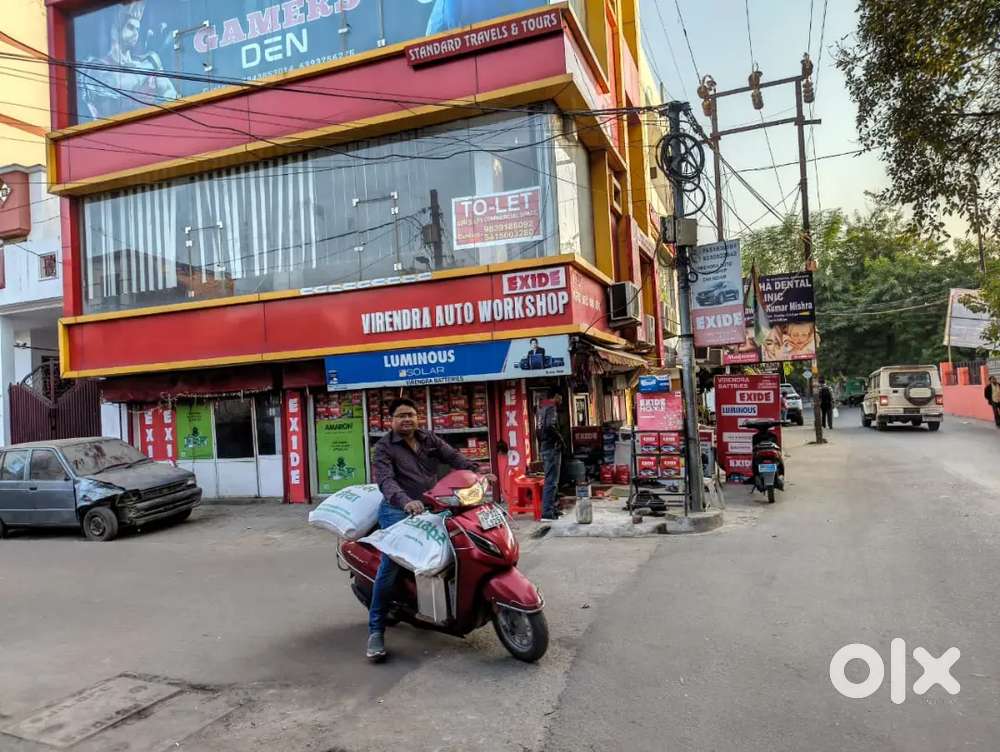 बहुत अच्छी लोकेशन पर में रोड पर 500 स्क्वायर फीट का ऑफिस