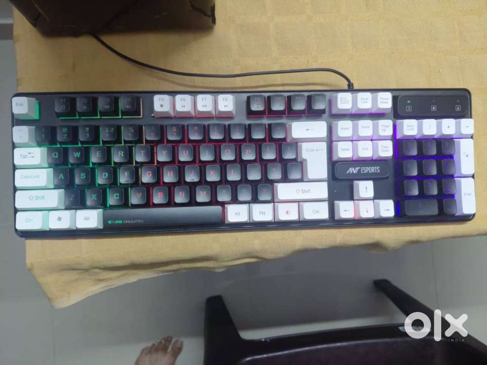 pc or sell with monitor / keyboard RGB/mouse RGB/ant Esports wifi card