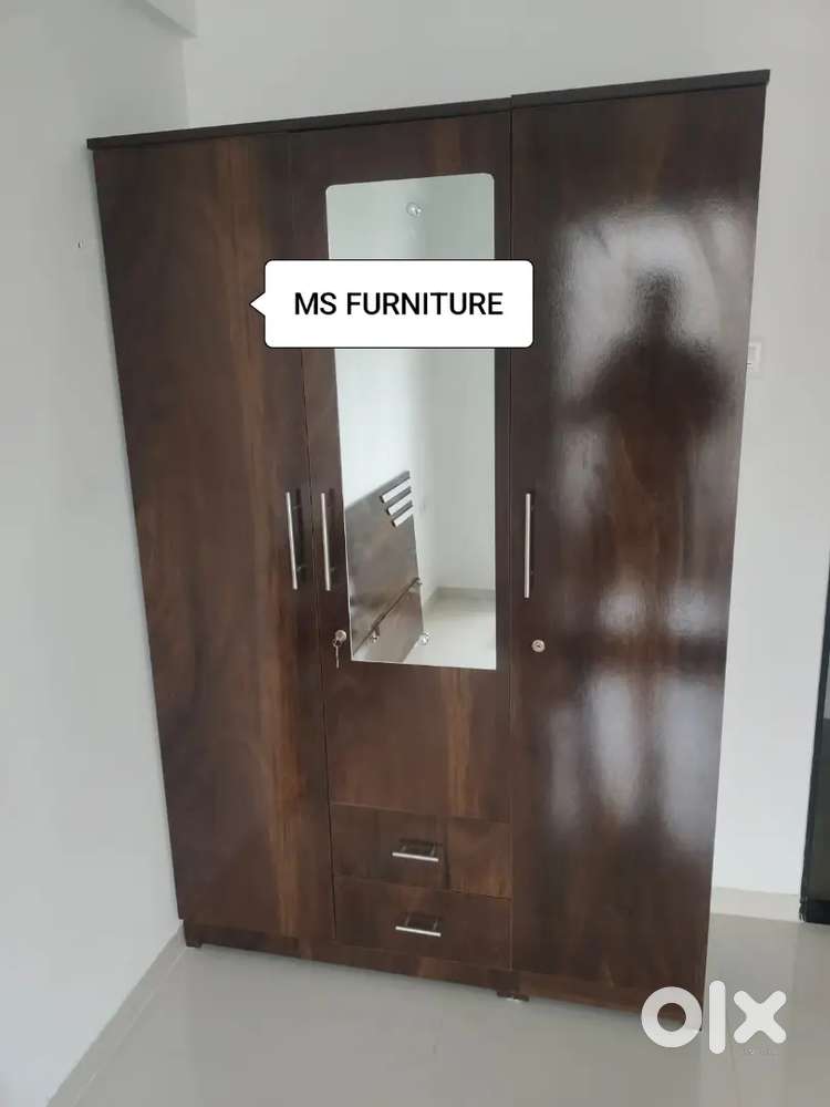 NEW 3 DOOR ALMIRA 4*6