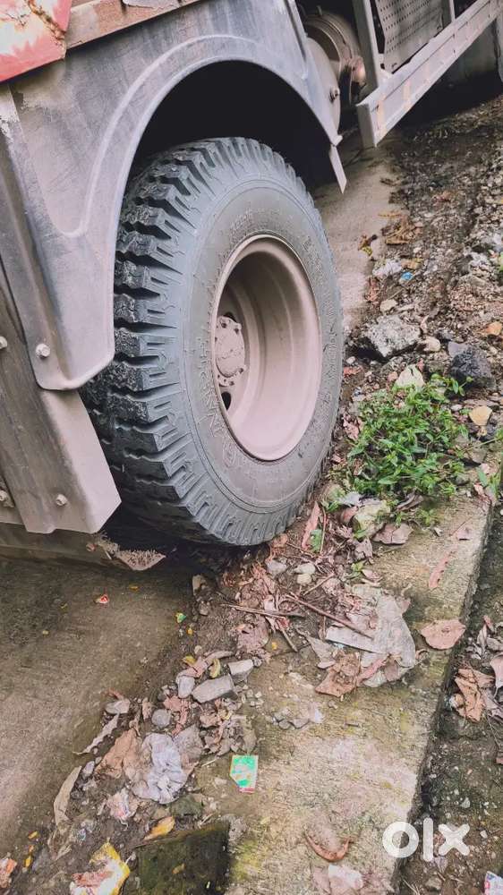 Eicher 2075,14 foot double tyre good for heavy loads.