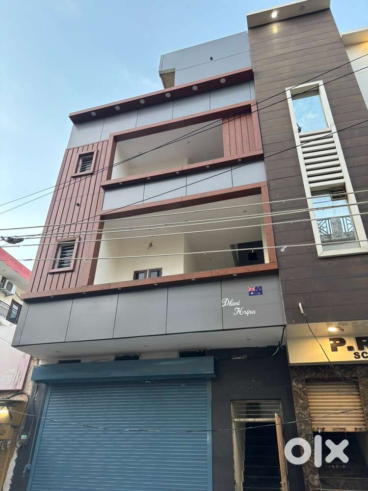 Showroom ,office for rent