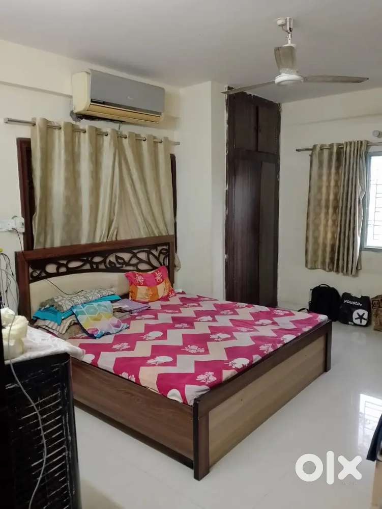 Female Flatmate Required